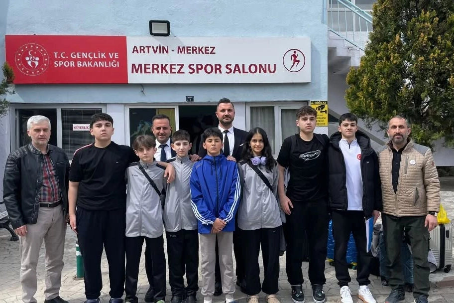 Artvinli taekwondocular madalya için Antalya’ya gitti