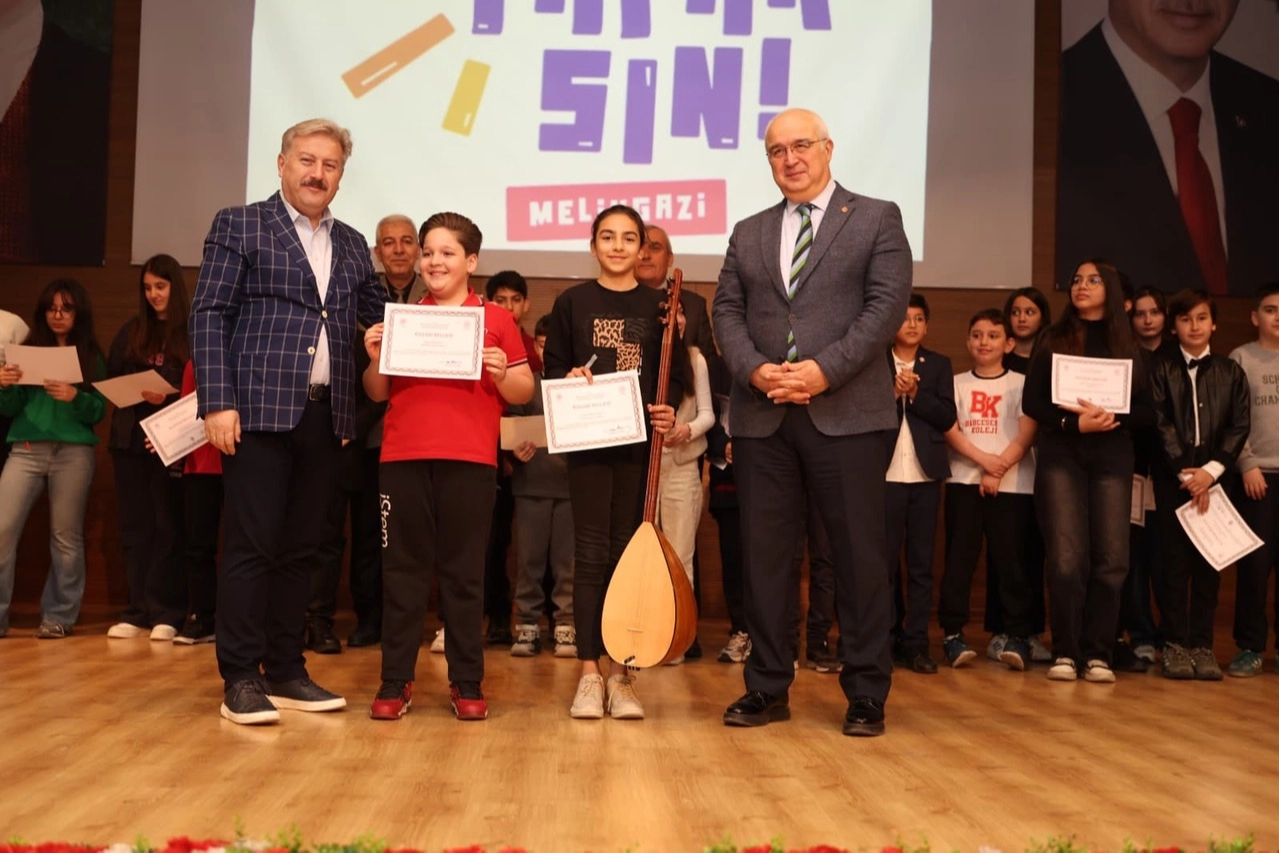 Kayseri Melikgazi'de minik müzisyenler ödüllerine kavuştu