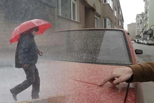 Türkiye’de kuvvetli yağış, rüzgar ve toz taşınımı uyarısı